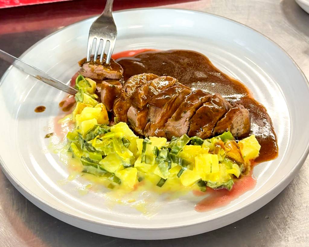 Lammhüfte mit Kartoffel-Lauch-Ragout